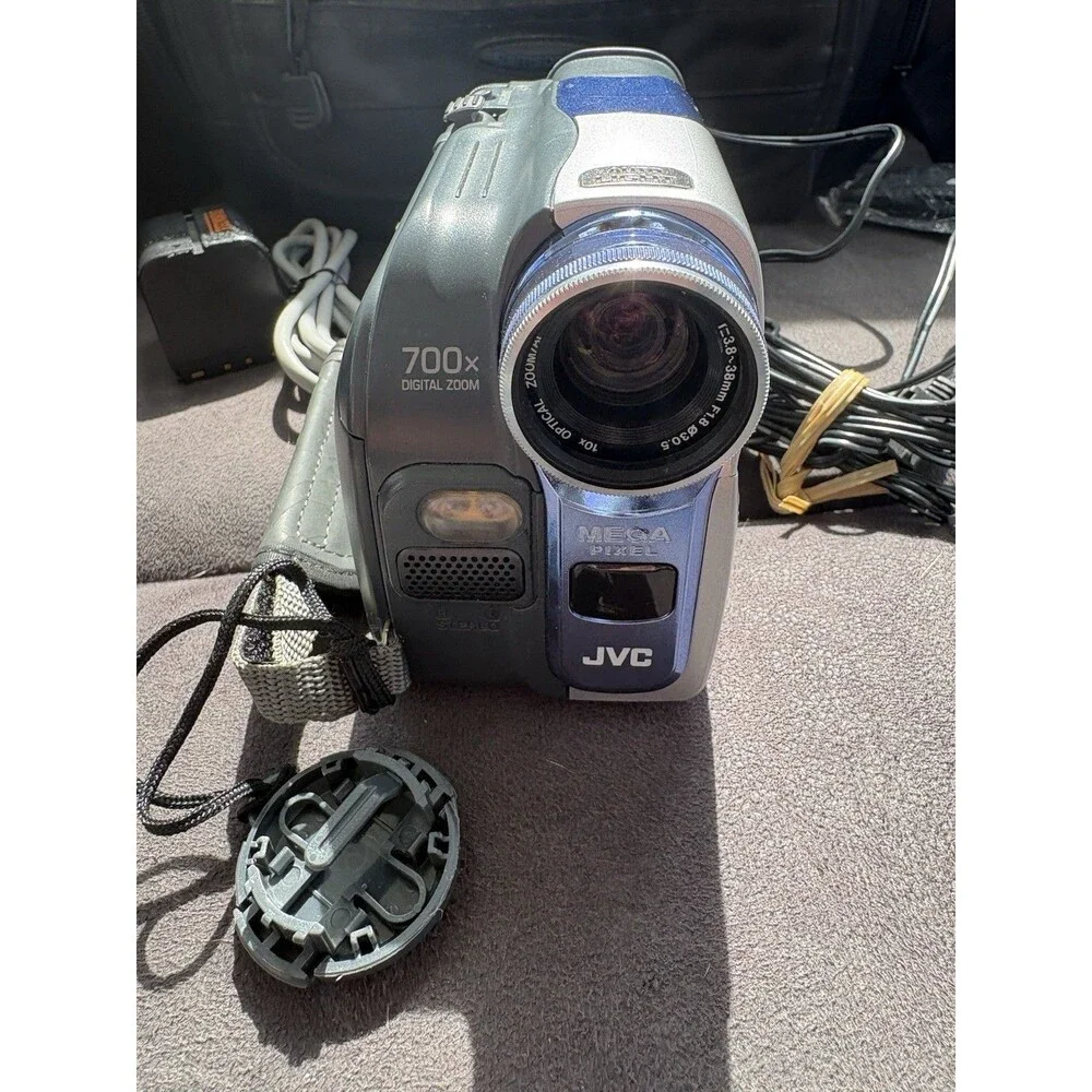 JVC GR-D93U MiniDV Digital Camcorder Bundle Tested Working w/ Bag Batteries